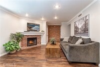 Building Photo - 6716 N Clybourn Ave