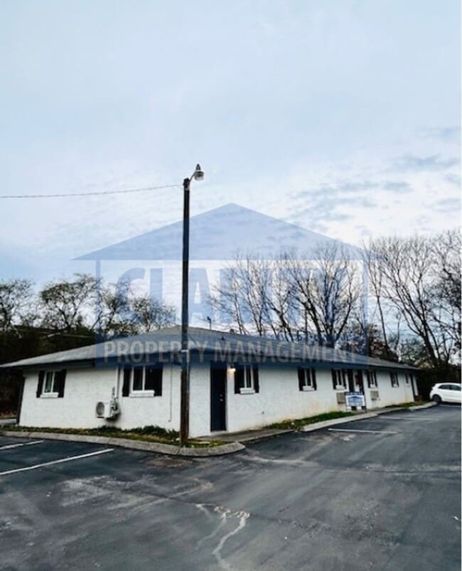 Building Photo - 1705 Clemmer St NE