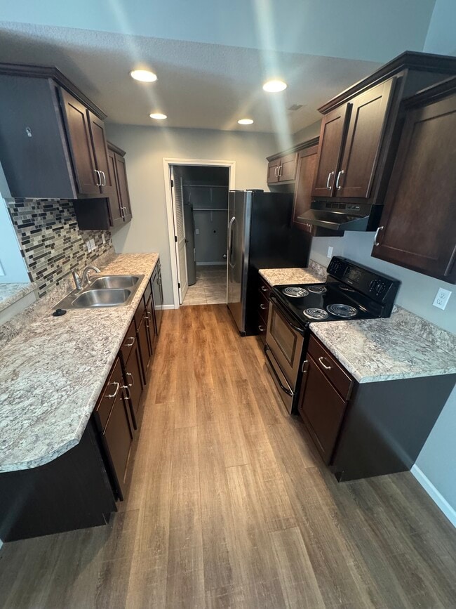 Building Photo - Knipp Drive Apartments