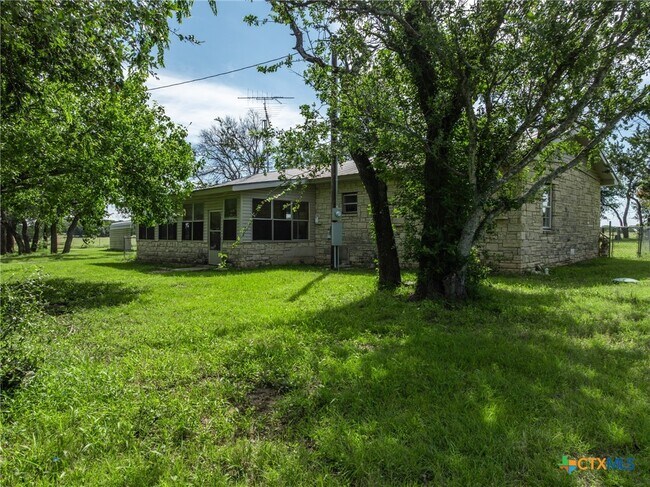 Building Photo - 199 Apache Springs Rd