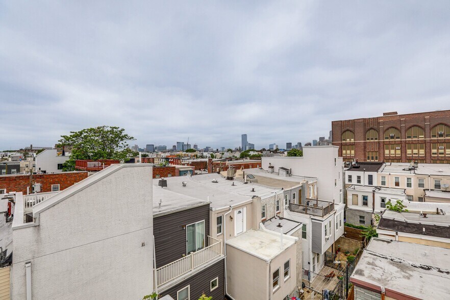 Building Photo - 1322 S Mole St