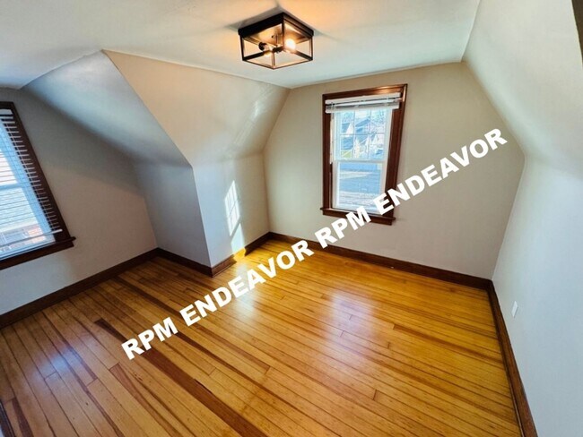 Building Photo - Downtown St. Charles 4BR Home | Walk to Main Street | Garage + Yard