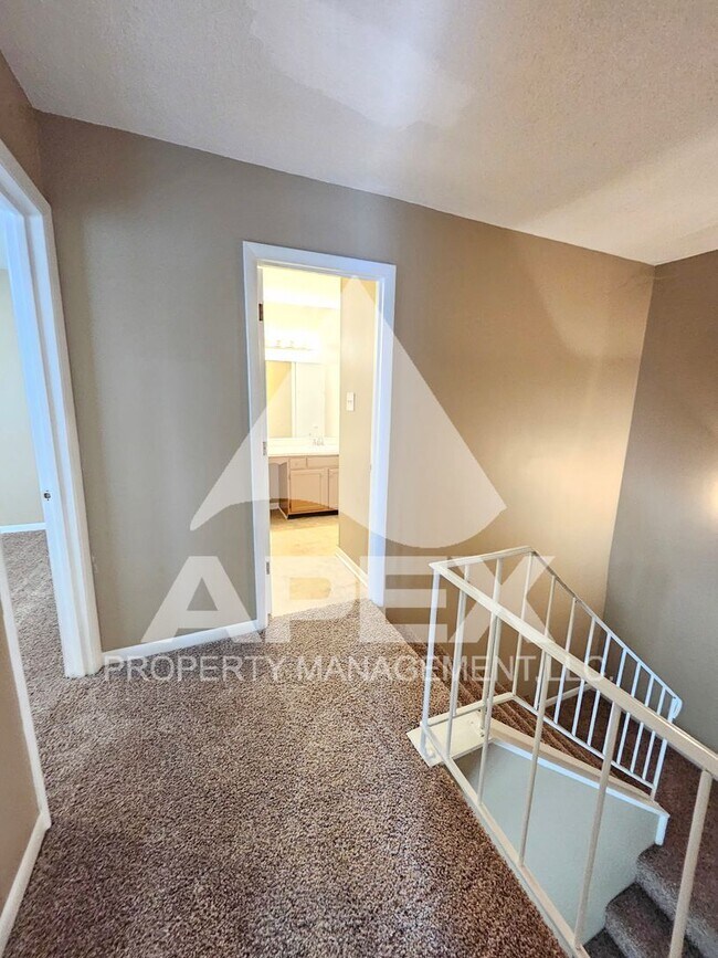 Building Photo - NICE - 2 Bedroom 1.5 Bath Townhouse WEST o...