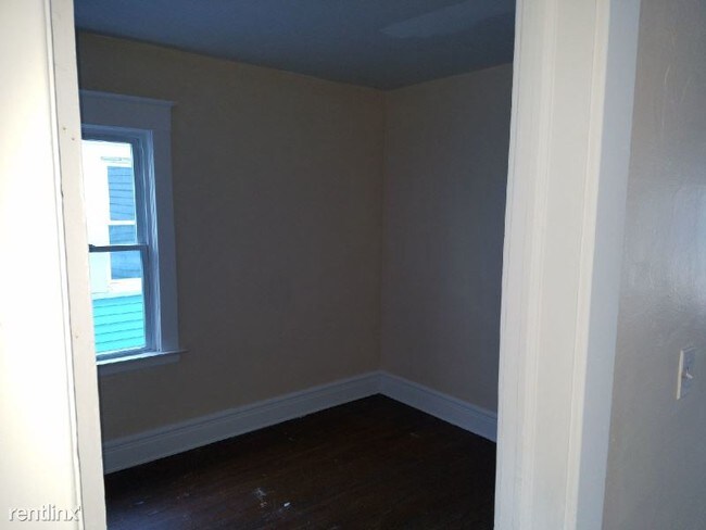 Building Photo - 4 br, 1 bath House - 460 MINNESOTA