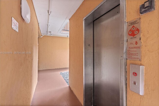 Building Photo - 9441 SW 76th St