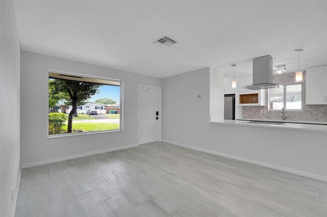 Building Photo - 4710 SW 43rd Ave