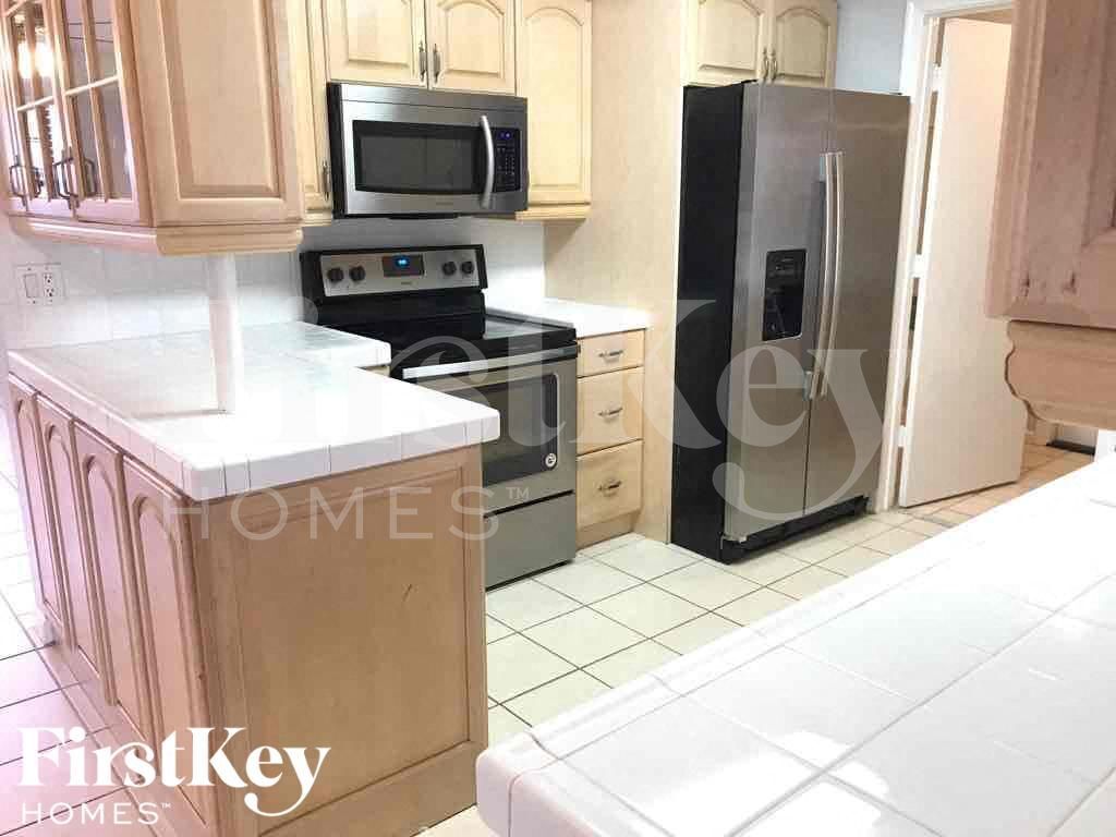 Building Photo - 1389 Meadowbrook Dr