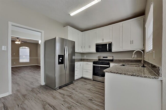 Building Photo - 17715 Seven Pines Dr