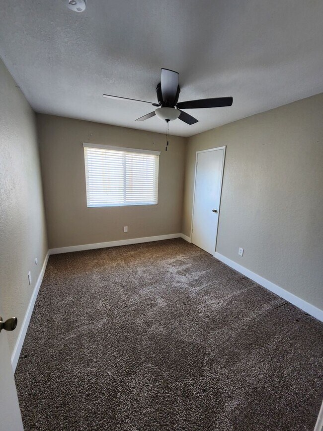 Building Photo - Poway - View Lot - Single Story House