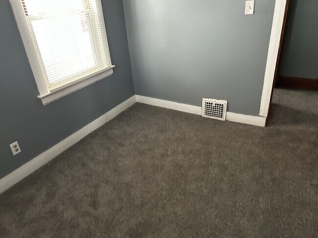 Building Photo - 2646-2648 E 122nd St