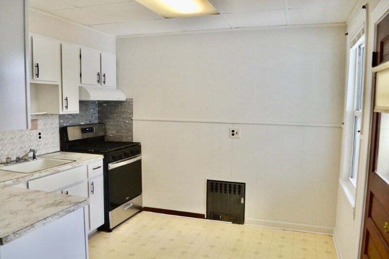 Building Photo - 65 Wheatland St
