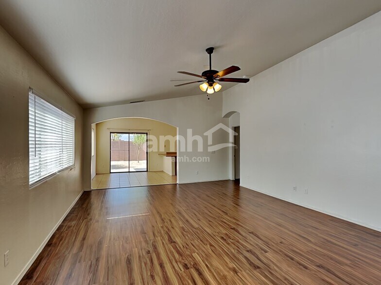 Building Photo - 10781 W Del Rio Ln