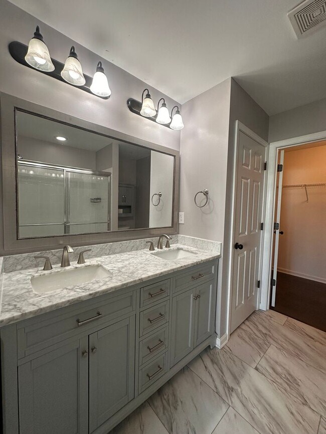 Building Photo - 4BR/2BA Home for Rent in Eastwood w/Basement and Backyard Deck!