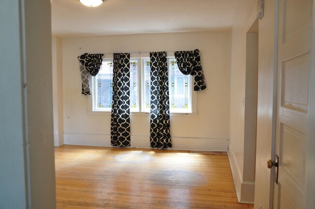 Building Photo - 1 Bedroom 1 bath Condo in Historic SLC bui...