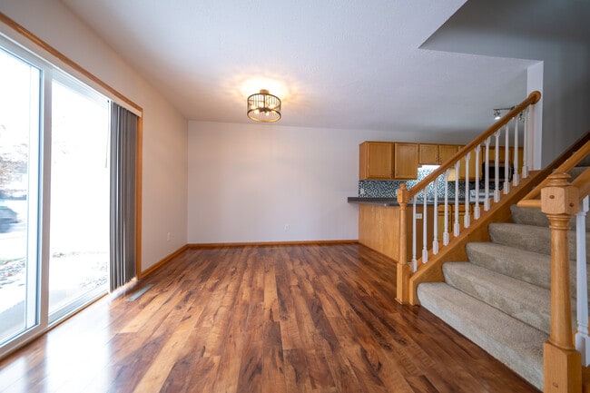 Building Photo - 557 French Ln