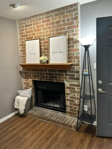 Building Photo - 128 S Las Vegas Trail