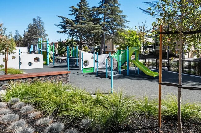 Building Photo - 401 Willow Ave