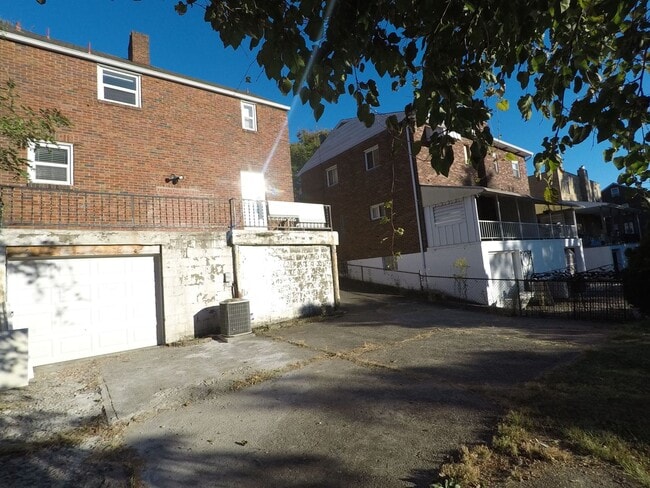 Building Photo - 1744 Pioneer Ave