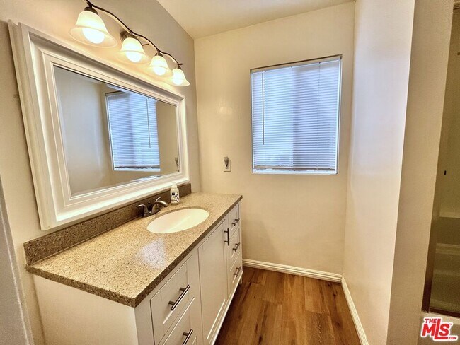 Building Photo - 6308 Villa Rosa Dr