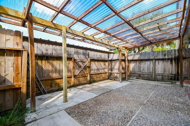 Building Photo - 14535 Still Meadow Dr