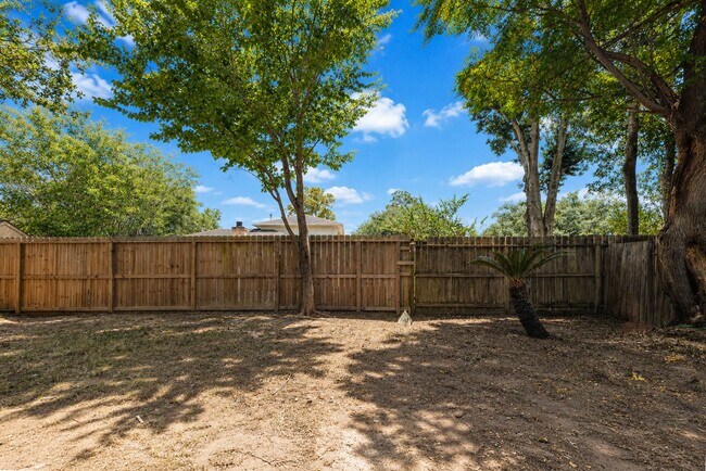 Building Photo - 15811 Pathfield Dr