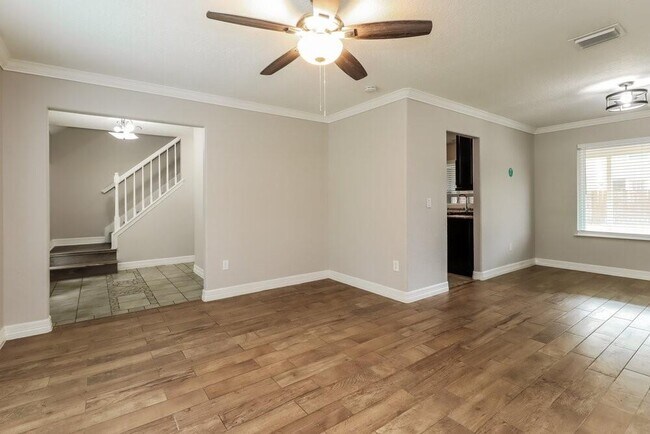 Building Photo - 4002 Ashwood Dr