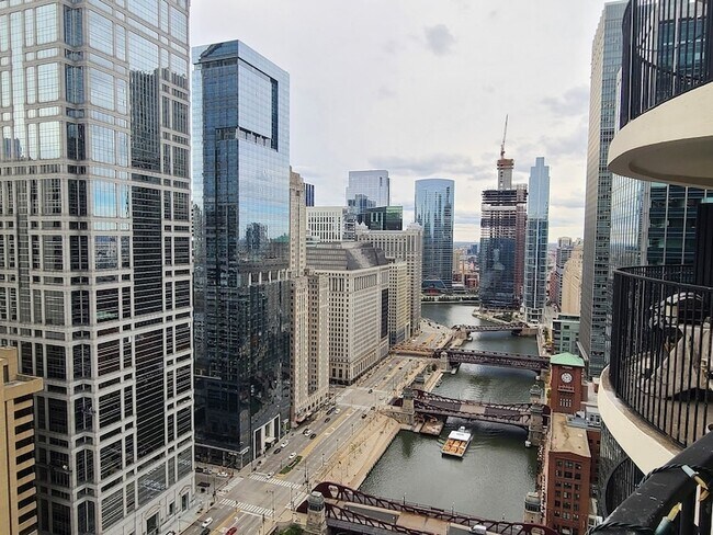 Building Photo - 300 N State St