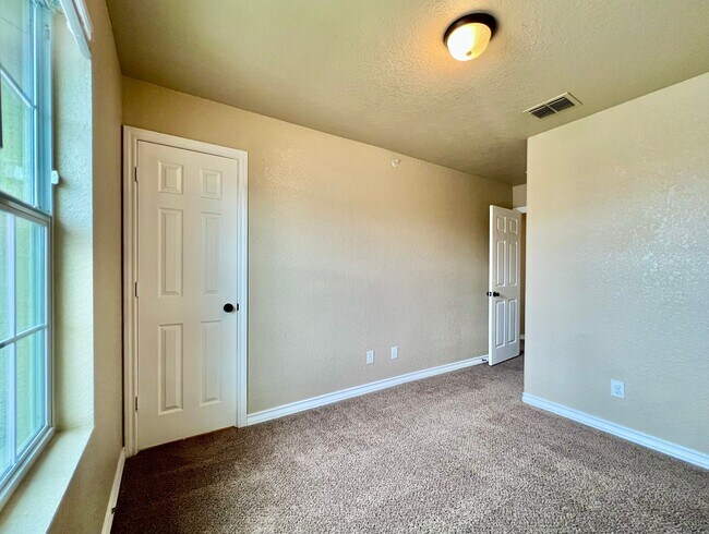 Building Photo - 14103 Veneto Dr