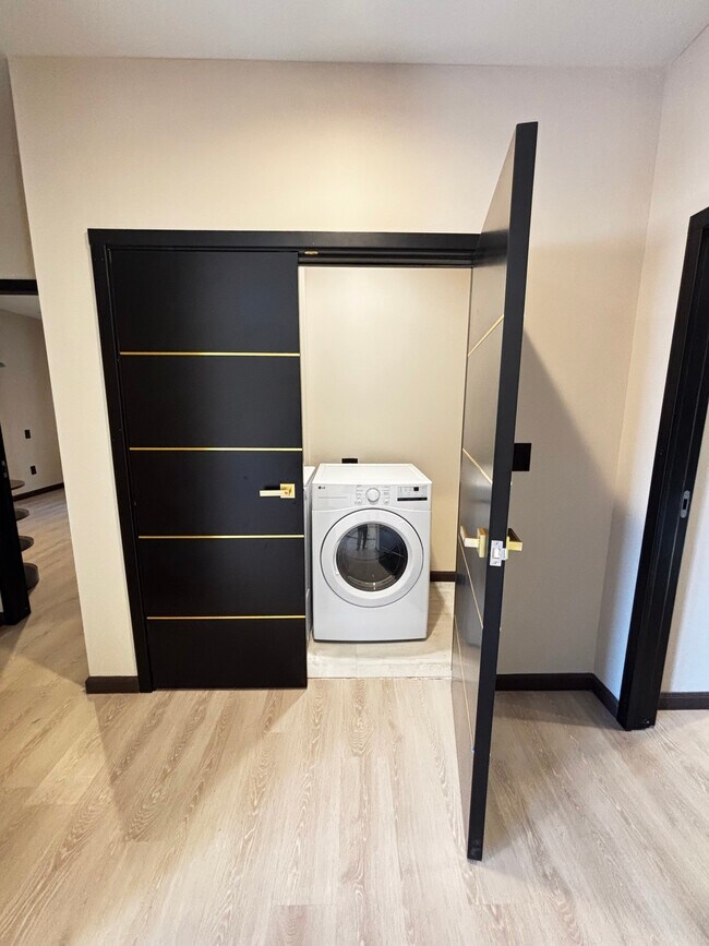 Building Photo - 751 Spire Bnd