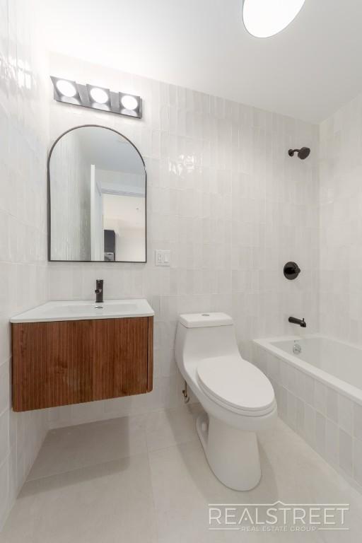 Building Photo - Stunning Brand new PH 1 Bed with Private Roof Deck!