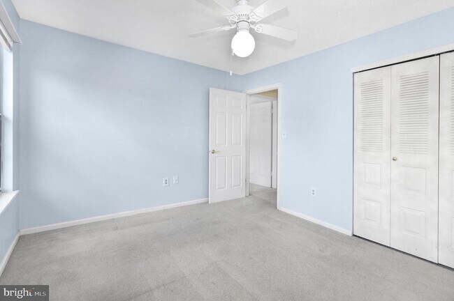 Building Photo - 2 Cheverny Ct
