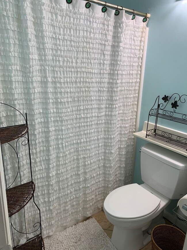 Building Photo - 1 Bedroom loft condo located in North Myrt...
