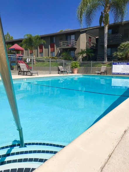 Swimming Pool - Sunset Ridge Apartments