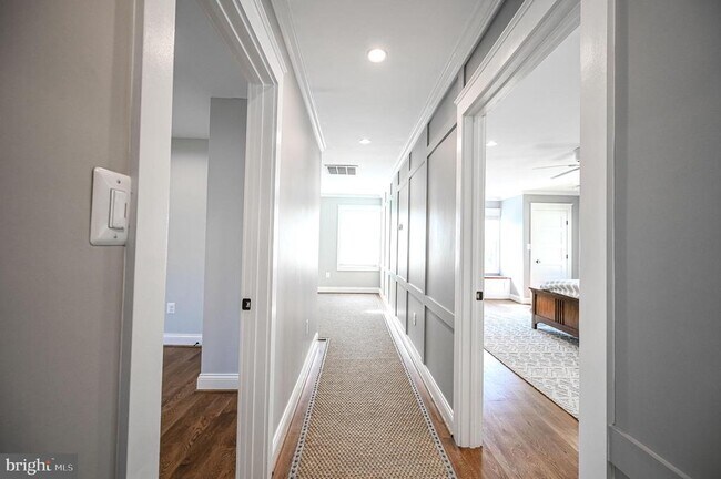 Building Photo - 2314 N Kenmore St
