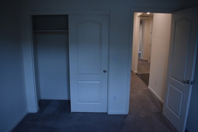 Building Photo - 662 Pegasus Dr