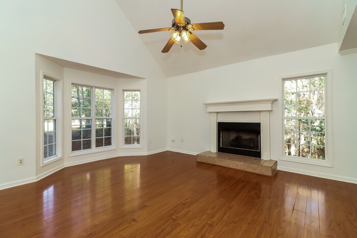 Building Photo - 389 Tapley Rd