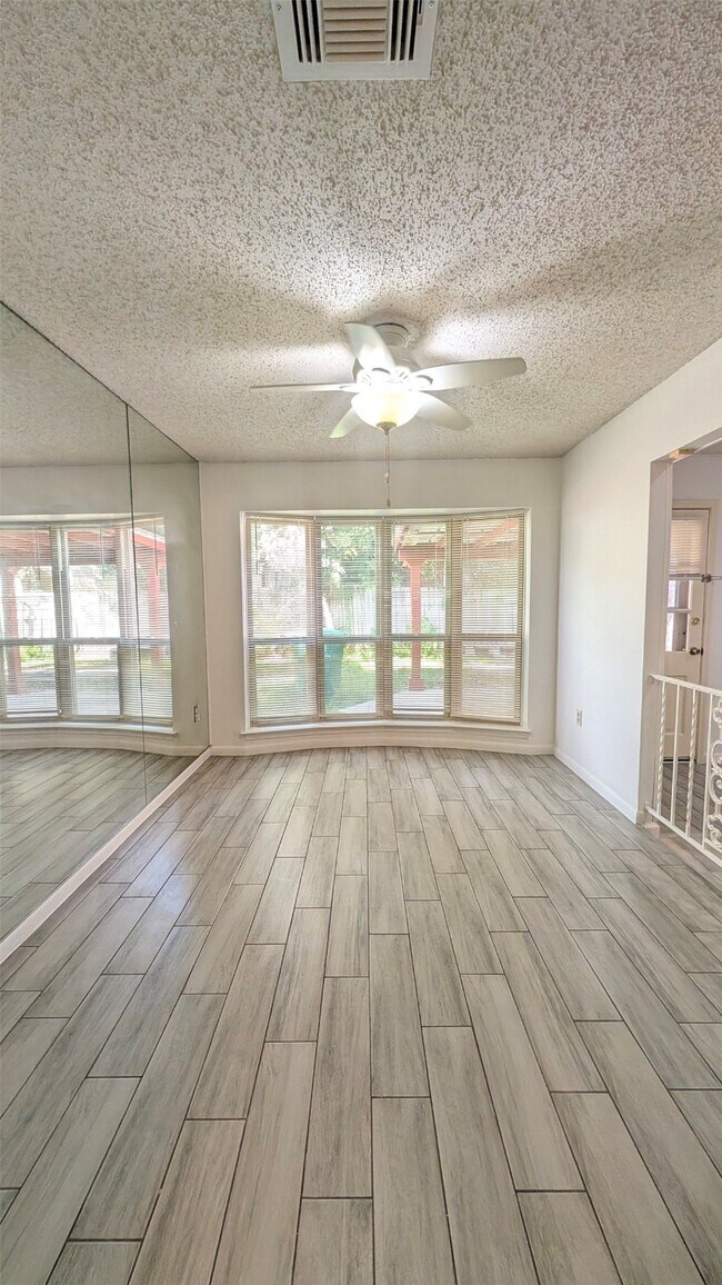 Building Photo - 10523 Huff Dr