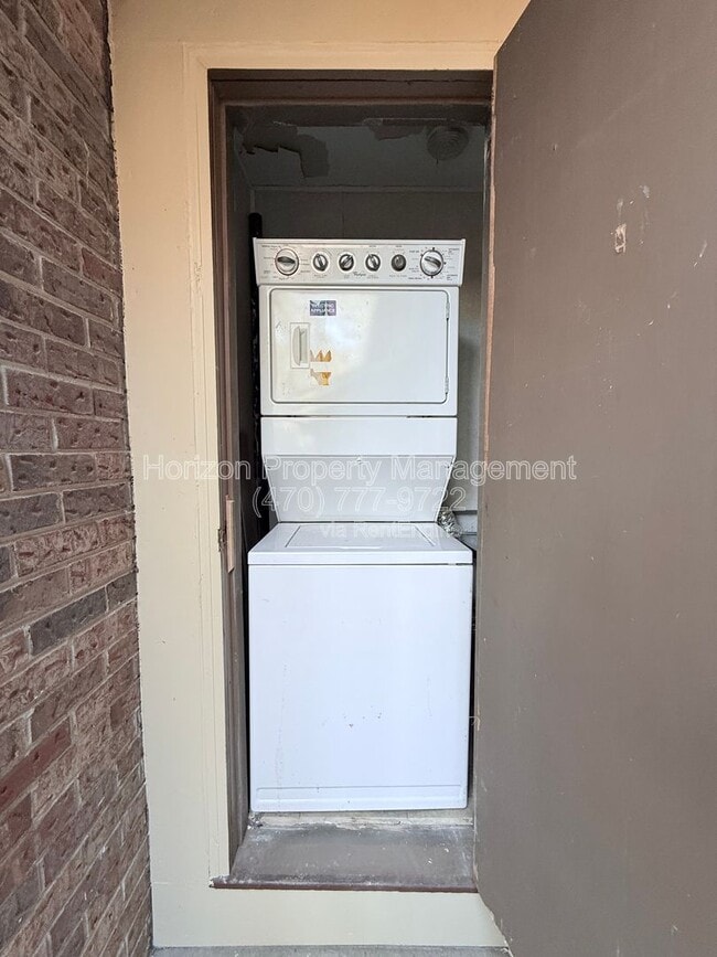 Building Photo - 11 Country Pl Ct