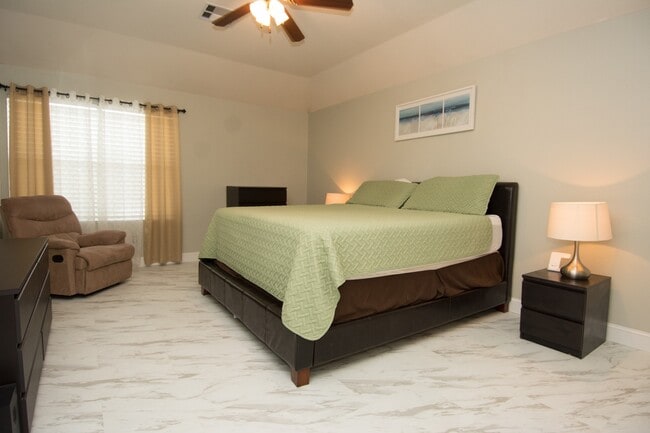 Building Photo - 16933 Scenic Knoll