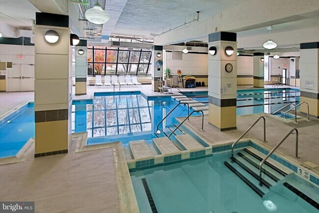 Building Photo - 309 Yoakum Pkwy
