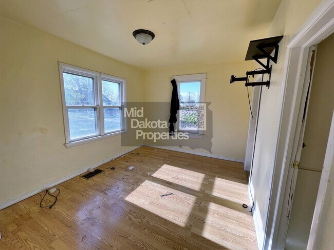 Building Photo - 403 S 1st- 3 bedroom house in Parkston