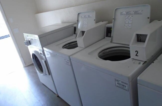 Building Photo - 909 W 7th St