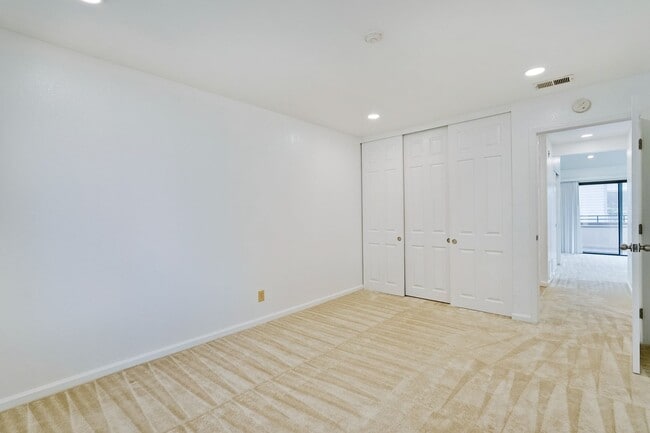 Building Photo - Spacious condo available in desirable Newpark Village community!