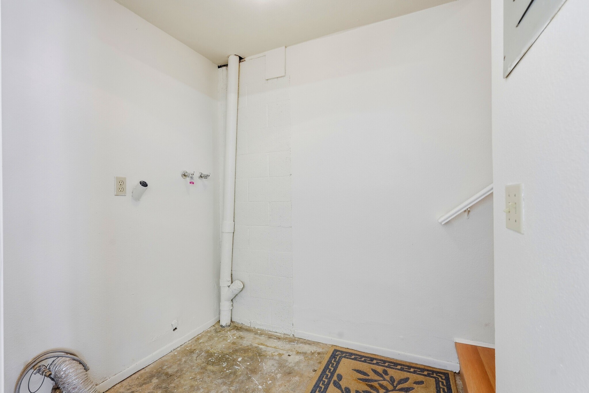 Building Photo - 13901 Olive View Ln