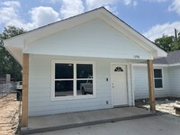 Building Photo - 3 bedroom 3 bath nearly new construction!
