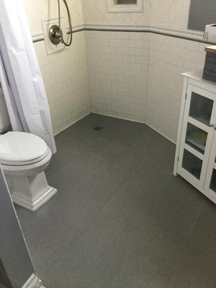 ADA- Accessible Bathroom Large Shower - 3437 Caspian Dr