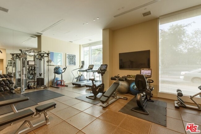 Building Photo - 1705 Ocean Ave