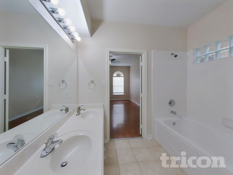 Building Photo - 2906 Crescent Bend Rd