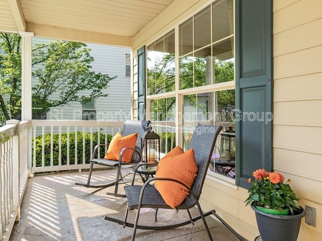 Building Photo - 5551 Ainsley Dr