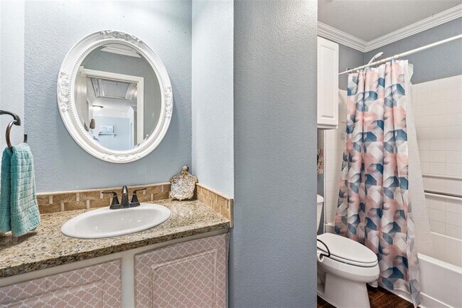 Building Photo - 220 Wegstrom St